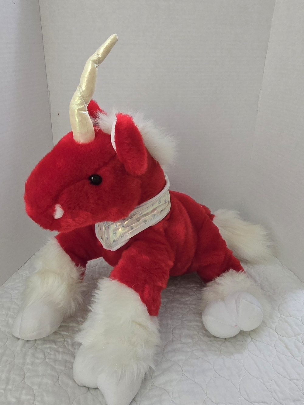 NWOT "RARE"  2001 Commonwealth RED 24" Unicorn Plush Stuffed Animal "PRISTINE".